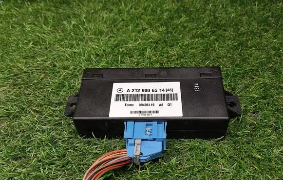Mercedes-Benz E W212 Air suspension control unit module (rear) A2129006514