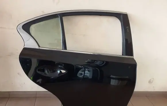 Infiniti Q50 Rear door