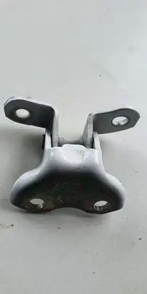 Toyota Yaris Front door lower hinge 
