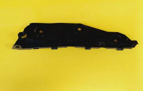 Rear bumper mounting bracket