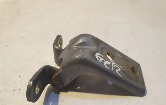 Hyundai Getz Front door lower hinge 