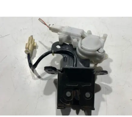 Mazda 3 I Tailgate/trunk/boot lock/catch/latch