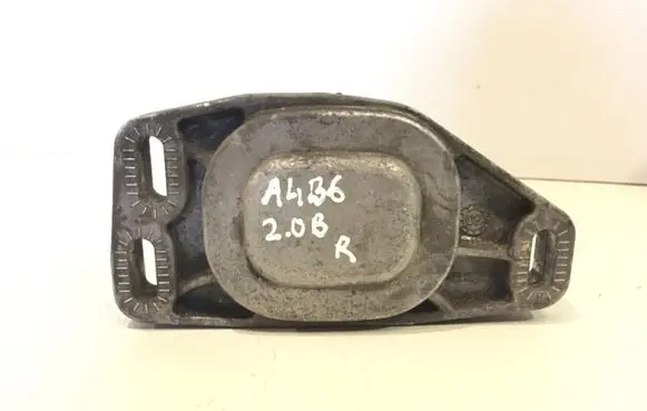 Audi A4 S4 B6 8E 8H Engine mounting bracket 8E0199335M