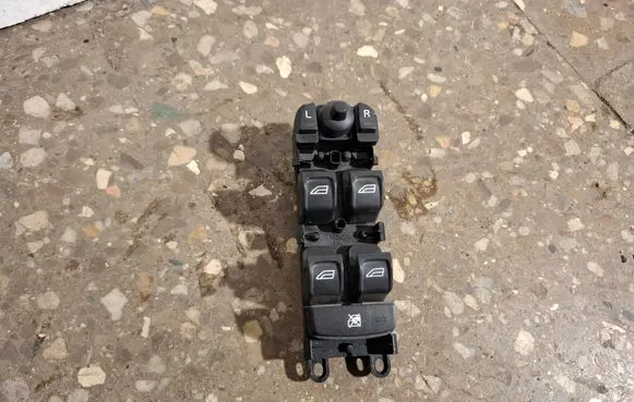 Volvo XC70 Electric window control switch 30773269