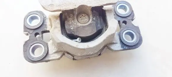 Volvo V70 Engine mount bracket 6g927m121rf 6g92-7m121-rf