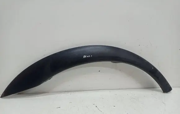 Rear fender molding trim
