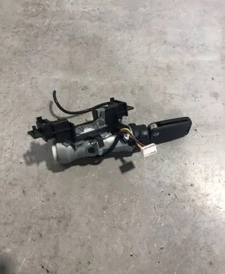 Volkswagen Golf VII Ignition lock 5Q0905865A 1K0905851