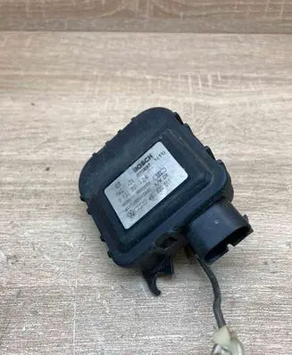 Audi A6 S6 C5 4B Air flap motor/actuator 4B1820511 0132801126