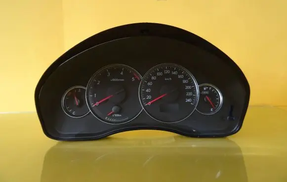 Subaru Legacy Speedometer (instrument cluster) 85002AG010
