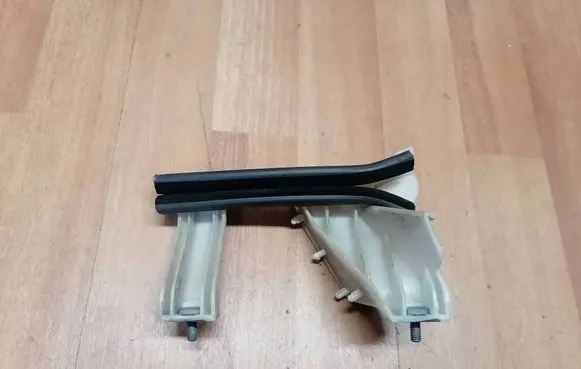Renault Espace V (RFC) Rear door windshield rail 822190897R