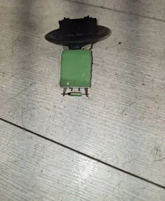 Volkswagen Polo Heater blower motor/fan resistor 12375