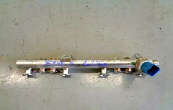 Renault Scenic III - Grand scenic III Fuel injector supply line/pipe 