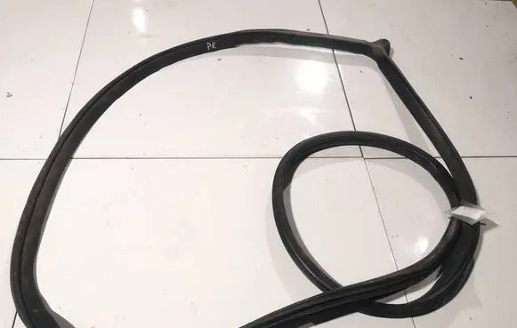 Honda CR-V Rubber seal front coupe door 
