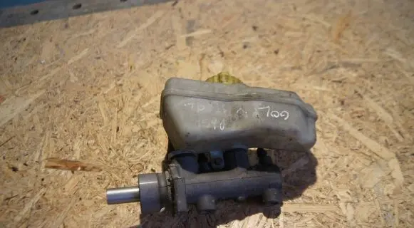 Volkswagen Golf IV Master brake cylinder 21027099