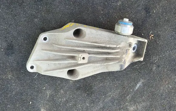 BMW 3 G20 G21 Engine mounting bracket 6861555 6861559 18574710