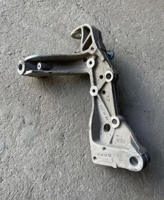 Audi A3 S3 A3 Sportback 8P Front lower control arm/wishbone 1K0199295E