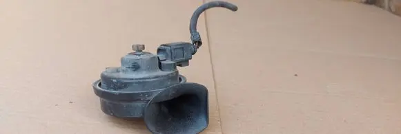 Volkswagen PASSAT B6 Horn signal 8D0951223