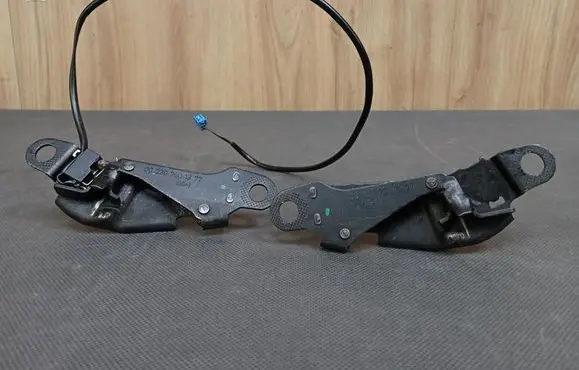Mercedes-Benz SLK R171 Convertible roof lock latch cylinder 2307901377 A2307901377 A2307901477