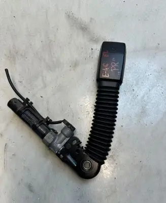 BMW 3 E46 Front seatbelt buckle 8257788R