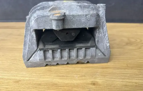Skoda Octavia Mk2 (1Z) Engine mount bracket 1K0199262