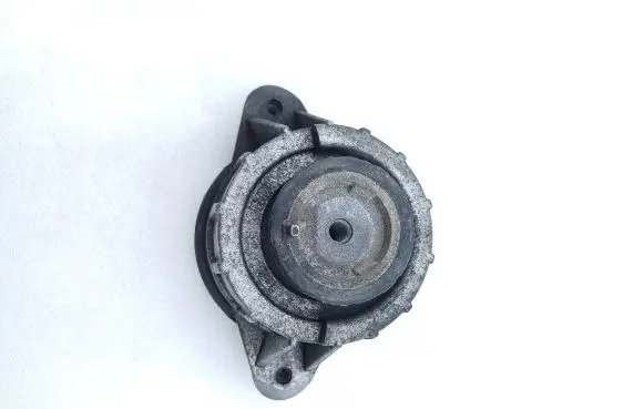 Mercedes-Benz C W204 Engine mount bracket A2042400917