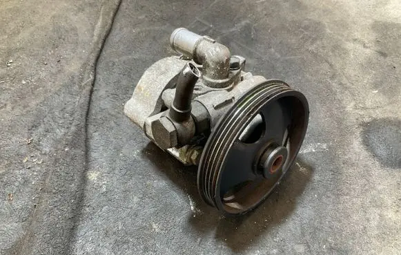 Opel Insignia A Power steering pump