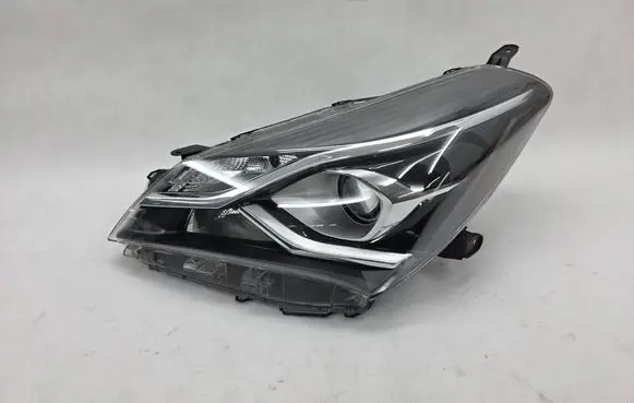 Toyota Yaris Headlight/headlamp 