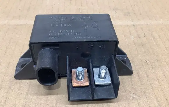 Mercedes-Benz E W211 Charging relay A0025426419 0332002167