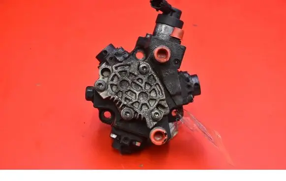 Hyundai i30 Fuel injection high pressure pump 33100-2A420