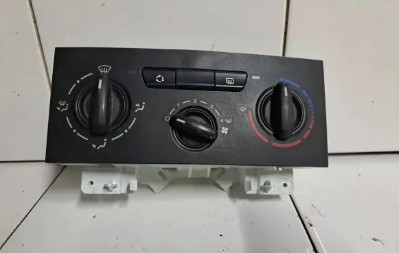 Citroen Berlingo Climate control unit 181440100