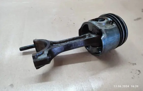 KIA Sorento Piston 