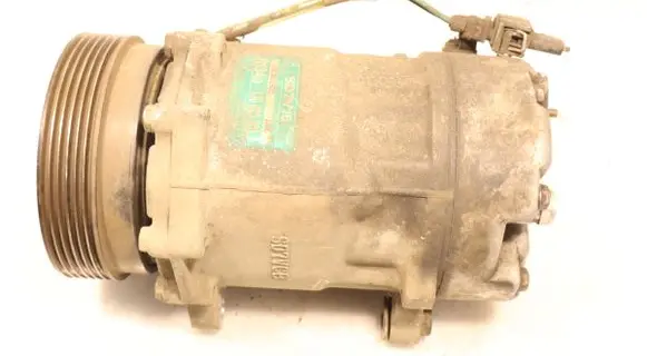 Volkswagen Golf IV Air conditioning (A/C) compressor (pump) 1JO820803A