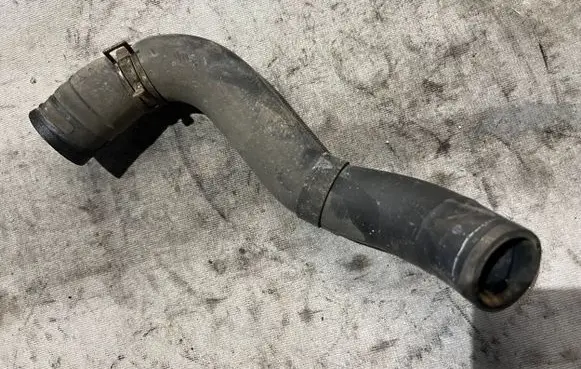 Nissan X-Trail T30 Engine coolant pipe/hose