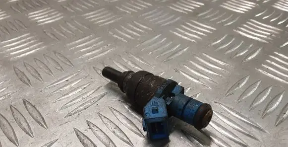 Audi A4 S4 B5 8D Fuel injector 058133551F