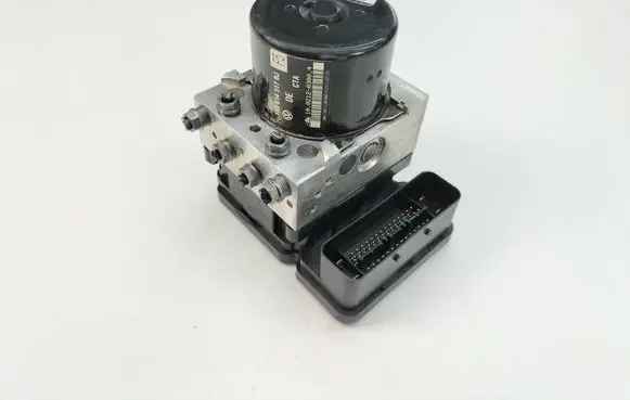 Volkswagen Golf VI ABS Pump 1K0614517BJ 1K0907379AN