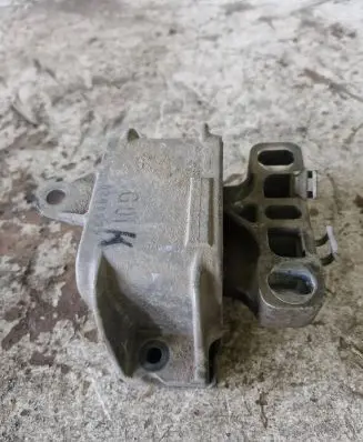 Audi A3 S3 8L Engine mount bracket