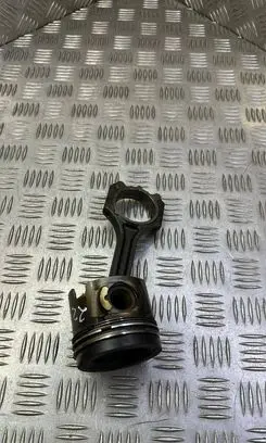KIA Sportage Piston with connecting rod