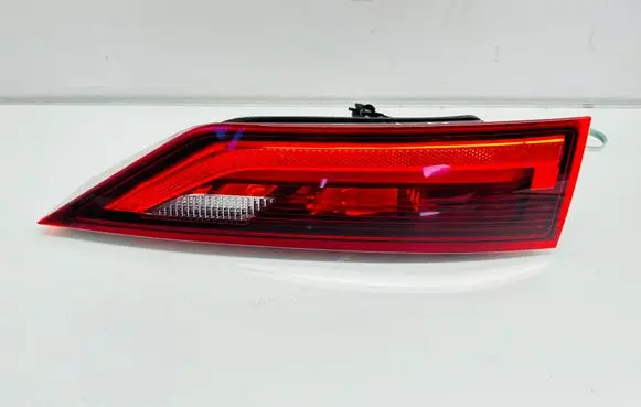 Tailgate rear/tail lights