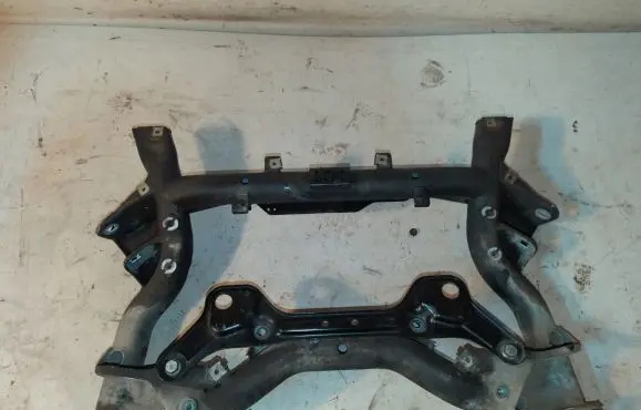 Mercedes-Benz C AMG W204 Front axle beam 