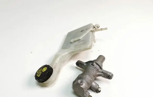 Ford Focus Master brake cylinder BV612C246B
