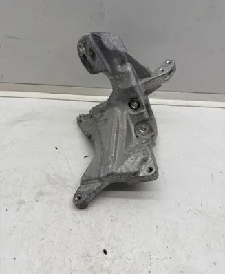 Mercedes-Benz C W205 Engine mounting bracket A6542241000
