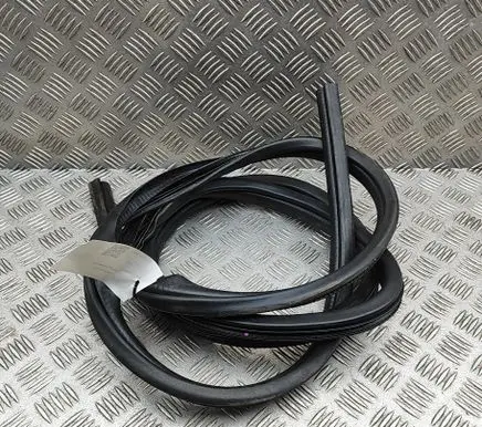 Mitsubishi Outlander Rubber seal front coupe door 5725A149