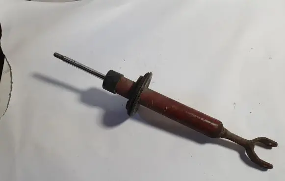 Volkswagen PASSAT B5 Front shock absorber/damper 8D0413031