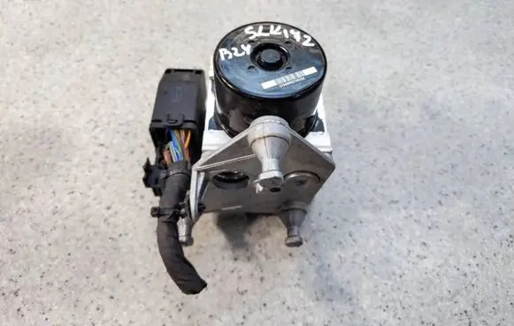 Mercedes-Benz SLK R172 ABS Pump A1724315412AOP1108 A1724315412