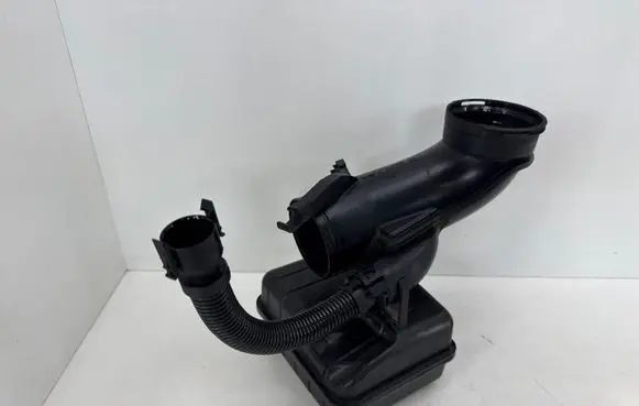 BMW 5 F10 F11 Intake resonator 8512249
