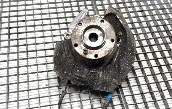 BMW 5 E39 Front wheel hub spindle knuckle 