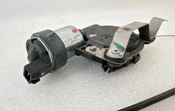 Volkswagen PASSAT B6 Seat adjustment motor 000583