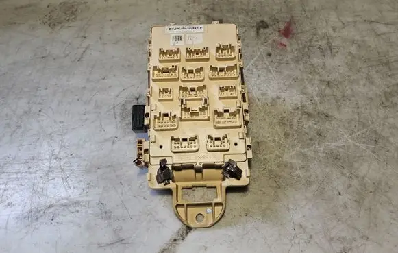 Toyota Yaris Fuse box set 827300D020