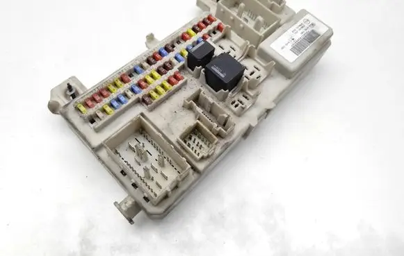 Ford Focus Fuse module 6N4T14A073AA