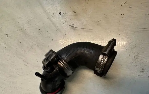 Renault Clio III Turbo air intake inlet pipe/hose 8200715610 044751